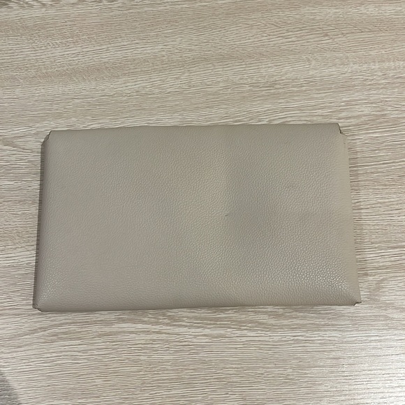 Clutch - Picture 4 of 4